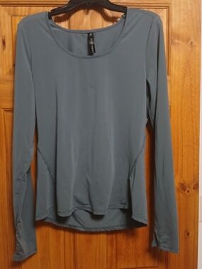90 Degree By Reflex Long Sleeve Scoop Neck Top in Sage